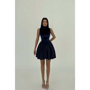 Mini-robe bleu marine pour femme, modèle exclusif, en polyester, coupe fourreau, col montant, droite, ornée de sequins, perles et strass, tendance, nouveauté - Product Image 2