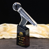Trophée Microphone Musical en Cristal K9 Personnalisé Transparent – Idéal pour Événements Musicaux et Souvenirs – SPT-13F – Grande Vente