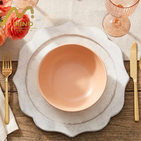Assiettes de présentation en bois festonnées en gros, style vintage blanc/noyer, pour événements de mariage et location