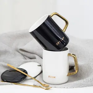 14盎司高白色黑色陶瓷咖啡杯，带金色手柄和盖子用于家庭办公室会议茶杯