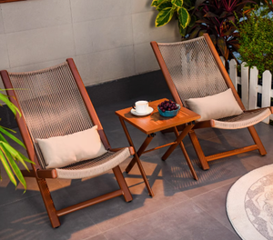 Set di Mobili <span class=keywords><strong>da</strong></span> <span class=keywords><strong>Esterno</strong></span> in Rattan Pieghevole Moderno <span class=keywords><strong>con</strong></span> <span class=keywords><strong>Tavolino</strong></span> e Due <span class=keywords><strong>Sedie</strong></span> a Sdraio per Balcone/Cortile - Product Image 1