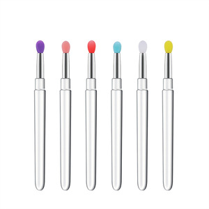 Brosse à lèvres en silicone pratique pour les voyages, outil doux et réutilisable pour le maquillage quotidien des lèvres et l'exfoliation - Product Image 4