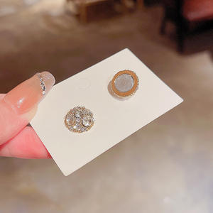 Nueva moda Corea oreja clavo nicho creativo magnético pendiente brillante banda taladro magnetoterapia desintoxicación pendientes <span class=keywords><strong>sin</strong></span> oreja - Product Image 4