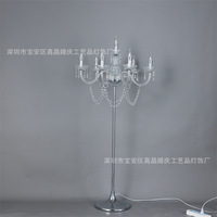 Lampe sur pied décorative pour toile de fond de mariage, réglable en hauteur (1,5 m), avec pendentifs en pétales de fleurs en cristal et 7 têtes LED