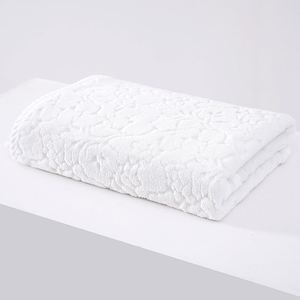 Ensemble de serviettes de bain personnalisées en coton biologique, respectueuses de la peau, respectueuses de l'environnement, empêchant les effets indésirables des pétales de couleur unie - Product Image 4