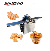 Machine automatique de fabrication, découpe et roulage de croissants, pâte à croissants, ligne de production de croissants pour boulangerie