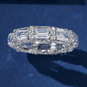 Anello in Oro Bianco con Diamante Taglio Smeraldo Colore D Naturale Gioiello di Fidanzamento per Donna - Product Image 2