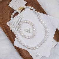 Set Perhiasan Mutiara, Kalung dan Gelang Mutiara Air Tawar Alami Bentuk Bulat, dengan Anting Mutiara Model Bread Pearl, Hadiah Stylish untuknya
