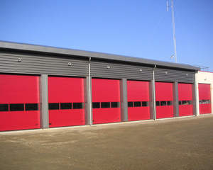 Puerta de metal industrial seccional automática de último diseño Puerta de garaje de fábrica grande con vidrio - Product Image 3