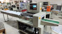 Machine automatique d'emballage d'oreillers machine d'emballage de flux sanitaire de lingettes humides de mouchoirs jetables