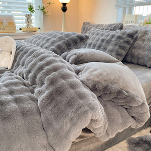 Cama de <span class=keywords><strong>invierno</strong></span> de terciopelo de coral cálido grueso de cuatro piezas de felpa de conejo de gama alta con sábana de <span class=keywords><strong>invierno</strong></span> de terciopelo de leche y funda Nórdica - Product Image 3