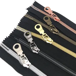 Nhà máy cung cấp 5 màu sắc 5 # Nylon cuộn dây kéo với băng màu đen với dây kéo puller cho ví túi xách