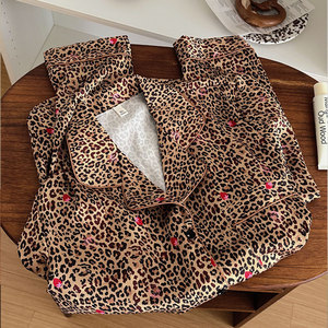 Nuovo <span class=keywords><strong>Pigiama</strong></span> Intero da Donna 2026 in Seta Ghiaccio con Stampa Leopardata, Maniche Lunghe e Scollo a V, Traspirante, con Mascherina per Occhi - Disponibile all'Ingrosso - Product Image 3