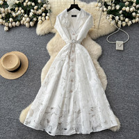 Robe élégante blanche en dentelle, coupe trapèze, sans manches, avec ceinture, pour femme, idéale pour les fêtes et le quotidien