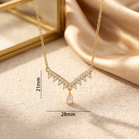 Collier ras du cou tendance et polyvalent en zircone géométrique goutte d'eau, bijou de clavicule léger, de luxe, de niche, haut de gamme et résistant au ternissement