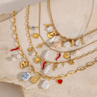 Collier Océanique Mirawell Tendance en Acier Inoxydable Plaqué Or PVD 18K avec Breloques en Céramique Corail, Étoile de Mer, Conque, Escargot, Poisson et Coquillage Perlé