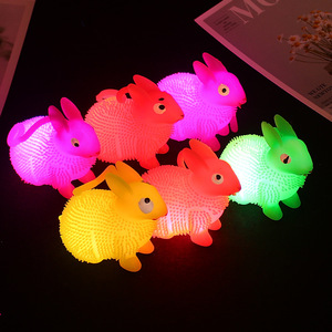 ของเล่นกระต่ายเรืองแสง พอมพอม พลาสติก ไฟ LED บรรเทาความเครียด ลูกบอลเด้งดึ๋ง สำหรับเด็ก ของเล่นสำหรับทุกเพศ - Product Image 1
