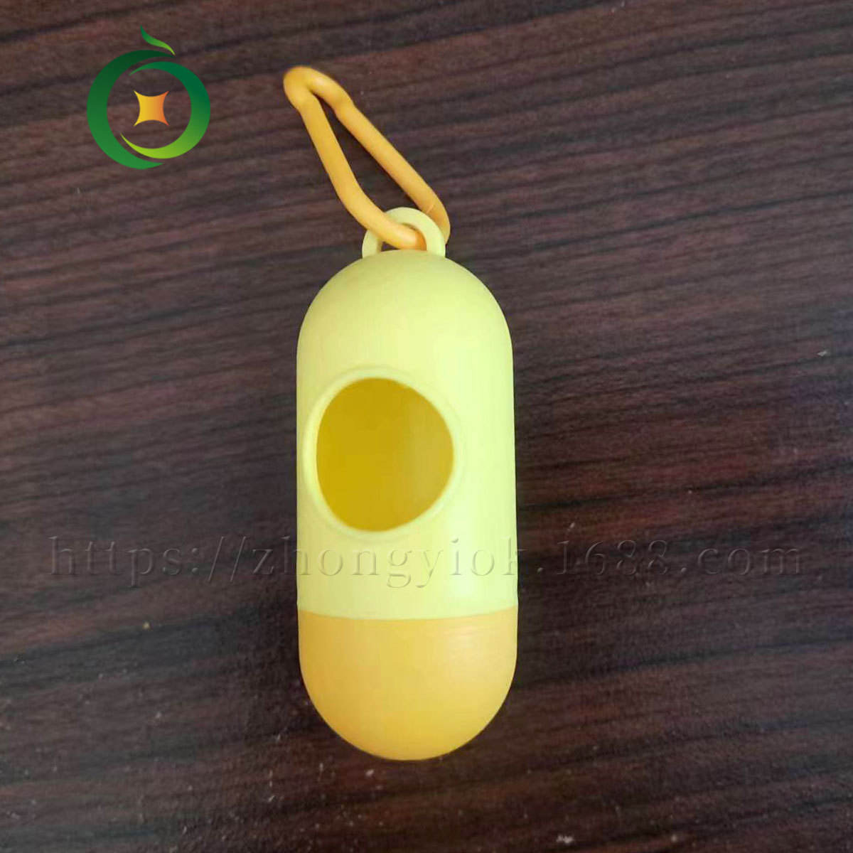 เครื่องจ่ายแคปซูลสีส้มและสีเหลือง