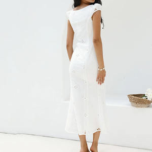 Nuevo vestido elegante de corte ajustado con cuello cuadrado y bordado, hecho a medida, cómodo, de algodón orgánico, estilo maxi. - Product Image 4