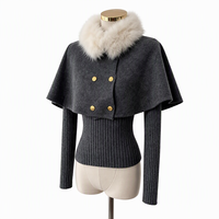 Pull en tricot style cape à deux pièces avec col en fourrure de renard amovible