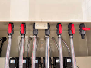 Npack Remplisseur automatique <span class=keywords><strong>de</strong></span> bouteilles en plastique d'acide <span class=keywords><strong>de</strong></span> javel anti-corrosif Machine <span class=keywords><strong>de</strong></span> remplissage automatique <span class=keywords><strong>de</strong></span> nettoyant liquide pour toilettes - Product Image 3