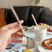 Lebensmittelechter Esslöffel aus Edelstahl, langer runder Suppenlöffel für den Haushalt