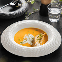 Assiettes à pâtes modernes en céramique à bord large gaufré, écologiques, compatibles micro-ondes, noir mat avec bord blanc, assiettes creuses pour restaurant