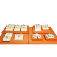 Présentoir à bijoux en cuir classique pour colliers, bagues et diamants – Support élégant pour comptoir ou magasin – Rangement de bijoux
