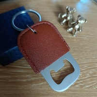 Porte-clés de bière en cuir pu sublimation promotionnelle ouvre-bouteille blanc