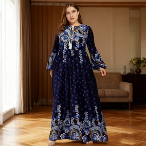 En promotion : Robe longue chic en velours à motifs floraux et manches élastiquées pour femmes musulmanes (6245) - Product Image 4