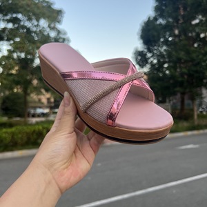 Sandalias de verano versátiles para mujer con tacón de cuña, diseño de diamantes y grano de madera, que aumentan la altura, para exteriores - Product Image 4