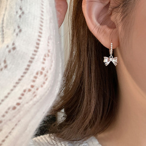 Vente en gros d'usine, boucles d'oreilles élégantes à nœud papillon pour femmes, boucles d'oreilles créoles délicates et luxueuses, bijoux tendance - Product Image 2
