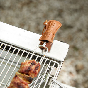 Funda para mango de tenedor de barbacoa para camping, mango de cuero resistente al calor y aislante, protector de mango de brocheta de barbacoa personalizado. - Product Image 2