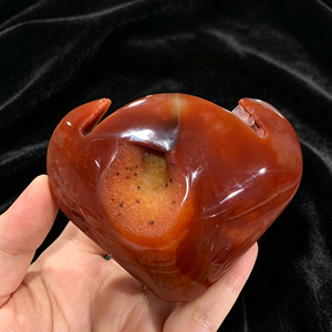 Cœur de Yoni poli en agate rouge et cristal de fleur de cerisier, produit en cristal naturel pour l'amour-propre féminin, vente en gros pour femmes - Product Image 4