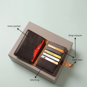 WRIZA Cartera Porta Pasaportes de Cuero Genuino Vintage con Cierre de Botón de 7 Pulgadas para Tarjetas de Viaje y Documentos con Protección RFID - Product Image 3