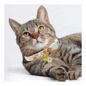 Collar de algodón para gatos con colgante de flores, ajustable, de seguridad, para gatitos, con cascabel - Product Image 1