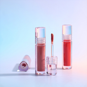 หลอดลิปกลอสใสทรงสามเหลี่ยมพร้อมโลโก้สั่งทำ  เนื้อฉ่ำวาว ไม่เหนียวเหนอะหนะ  ลิปกลอสวีแกน ปราศจากการทดลองกับสัตว์ ติดทนนาน กันน้ำ - Product Image 1