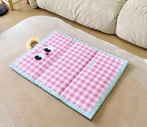 ペット用防水アイスパッド夏スリーピングパッドクールマット犬用ベッドと猫用ベッド - Product Image 6
