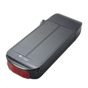Batterie de vélo électrique 18650 21700 pour porte-bagages arrière 36V <span class=keywords><strong>48V</strong></span> <span class=keywords><strong>13Ah</strong></span> 15Ah avec support de bagages et feu arrière, batteries au lithium pour vélo électrique 1000W - Product Image 1