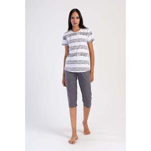 Conjunto de pantalón capri y top de cuello redondo KADIN P SUPREM O YAKA KISA KOL ETEGI OVAL - Color Humo - Product Image 1