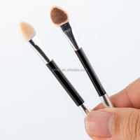 Applicateur de fard à paupières jetable double face de marque privée avec pinceau à lèvres manche de brillant à lèvres inclus cosmétiques