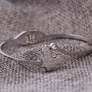 Bracelet à breloques papillon en or rose, en alliage de zinc, serti de pierres, bijou cadeau - Product Image 4