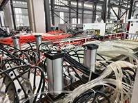 Machine d'extrusion de panneaux de porte en PVC WPC, machine de fabrication de portes en WPC PVC / Ligne de production de portes et de cadres de porte en WPC