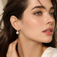 Boucles d'oreilles Meli exquises en micro-incrustation, zircon carré super-brillant, perle de coquillage, acier inoxydable, plaqué or 18 carats, style français