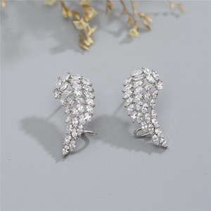 Pendientes con clip de circonita con forma de ala de ángel para mujer, joyería elegante para las orejas - Product Image 4