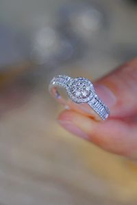 Bague Xinfly de luxe en or 18 carats, forme ronde, style cercle, couleur blanche, avec diamant de 0,65 ct - Product Image 2