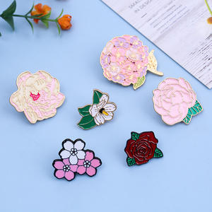 Broches de Flores en Esmalte, Diseño de Arreglos Florales, Joyería de Plantas, Regalo para Amigos - Product Image 2