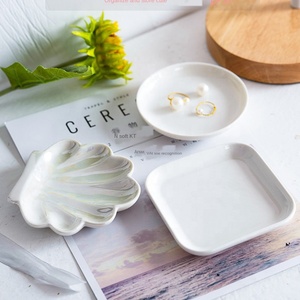 <span class=keywords><strong>Vieira</strong></span> en forma de <span class=keywords><strong>concha</strong></span> blanco joyería de cerámica anillo plato, bandeja de regalo para madre de la - Product Image 1