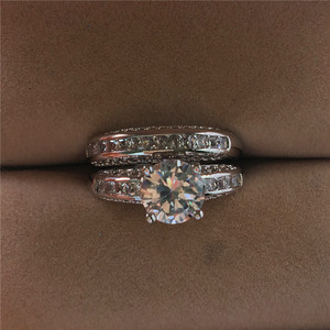 Ensemble de 2 bagues de <span class=keywords><strong>mariage</strong></span> de luxe en zircon taille ronde, plaqué <span class=keywords><strong>or</strong></span> 18 carats, avec bagues de fiançailles en laiton serties de zircons baguette, pour femmes, vente en gros - Product Image 3