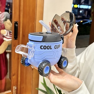 Mini bottiglia di acqua a forma di auto con tazza di acqua di paglia per esterni - Product Image 2